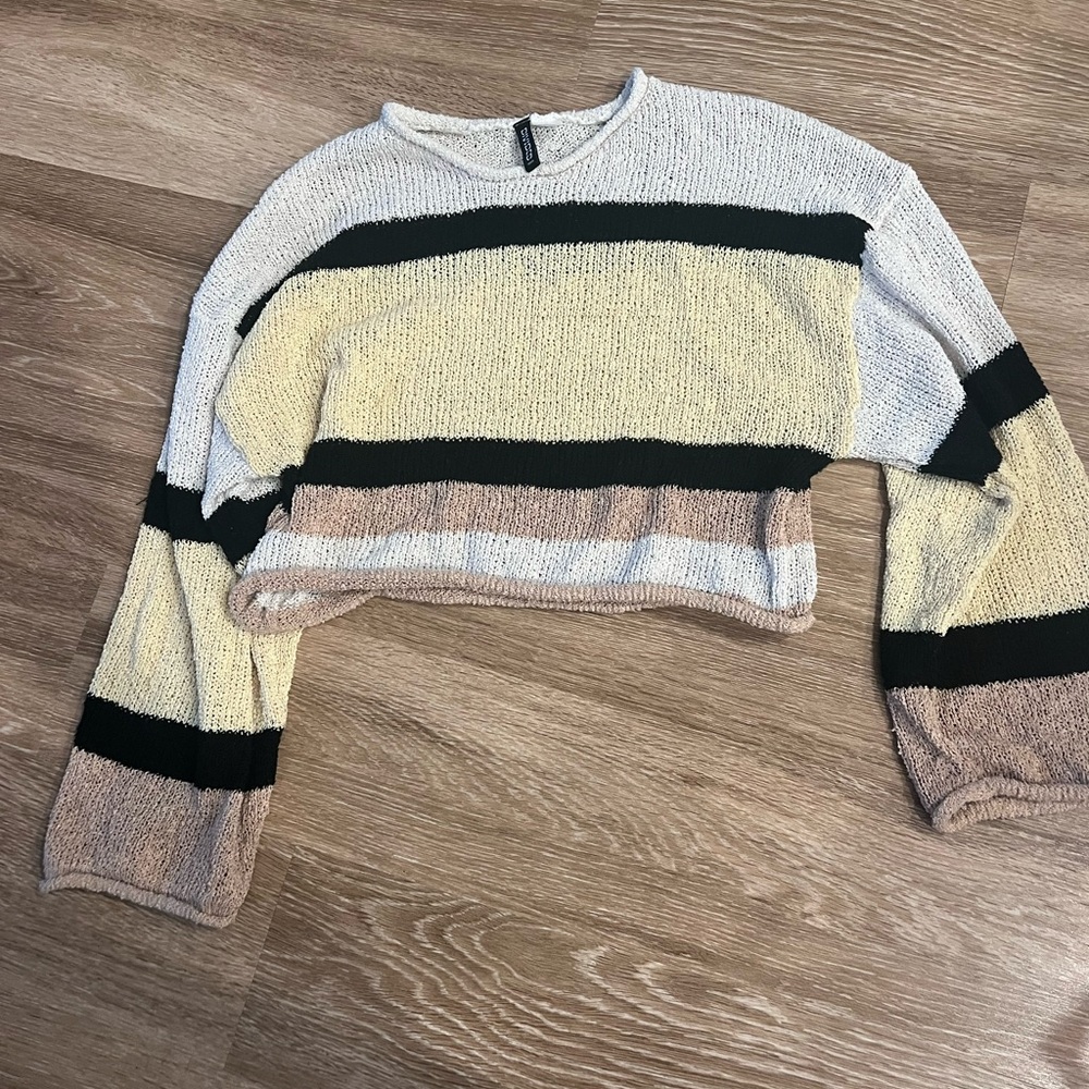 H&M striped light weight knitted sweater